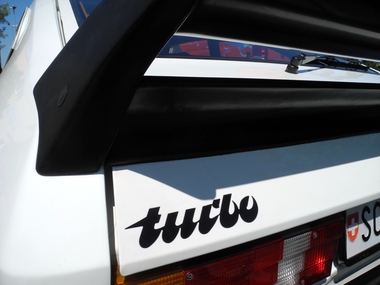 Turbo Schriftzug mit Turboheckflügel
Turbo lettering and turbo rear wing
Inscription Turbo et aile arrire Turbo